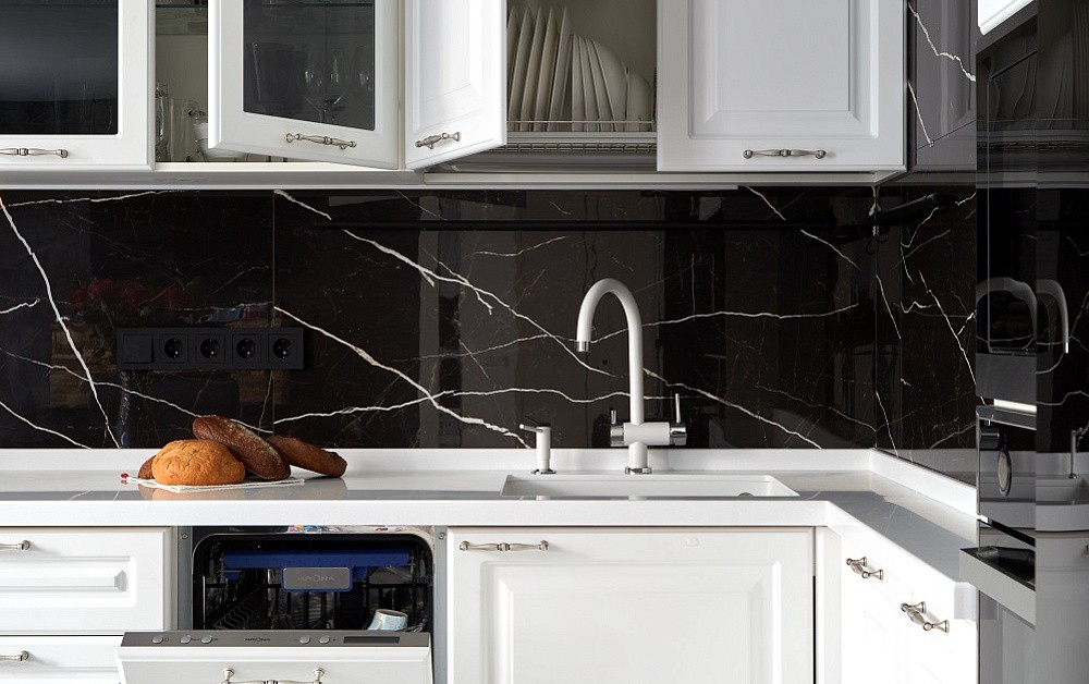 Классическая белая кухня победительницы акции «Дарим кухни» 